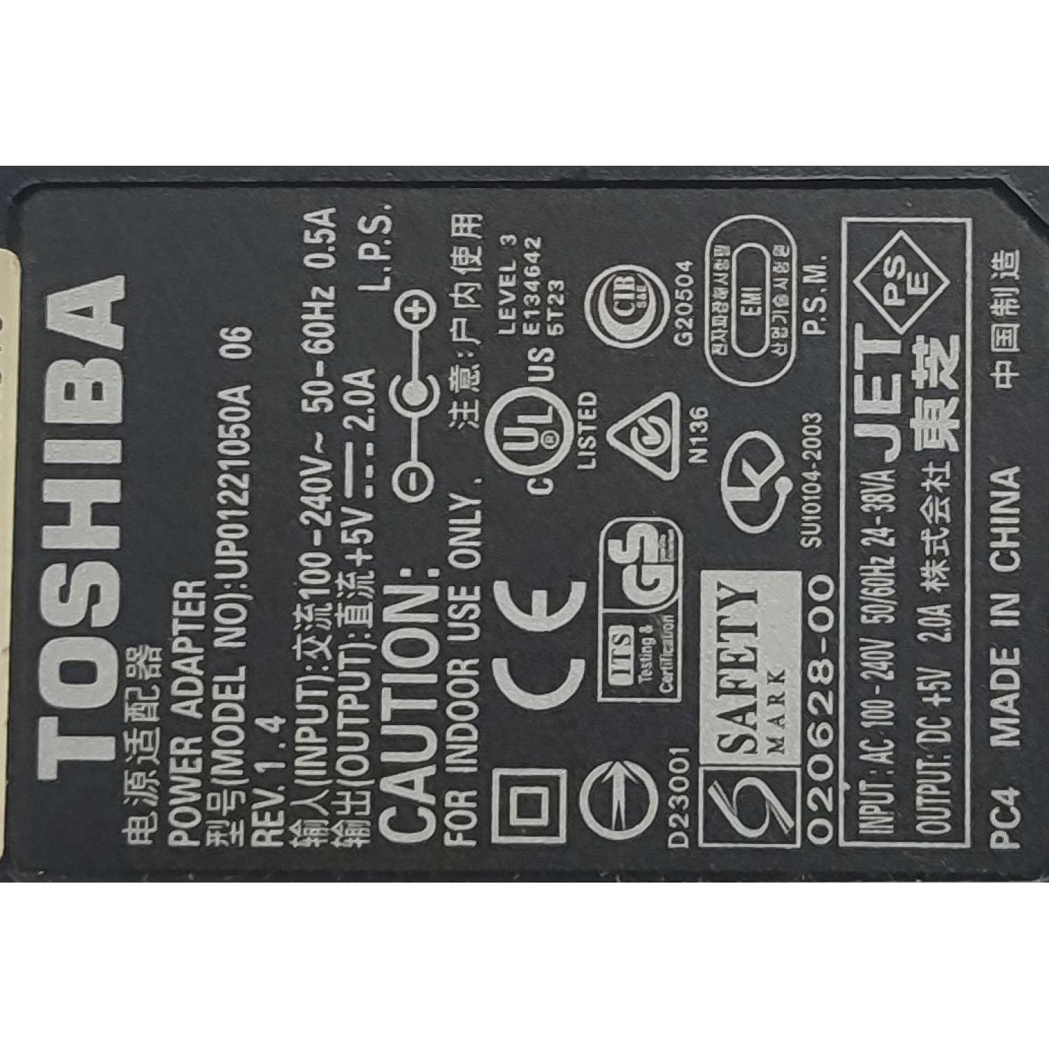 ADAPTADOR AC/DC TOSHIBA / NUMERO DE PARTE UP01221050A / 020628-00 / INPUT: AC 100-240V 50/60HZ 24-38VA / OUTPUT: DC 5V 2.0A 	 - Imagen 2